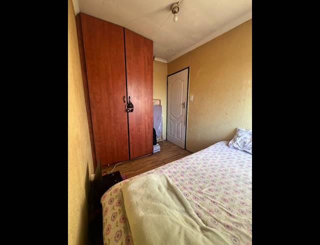 2 BEDROOM FREEHOLD FOR SALE IN SOSHANGUVE UU